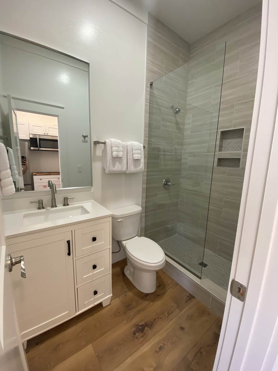 Luxurious ammenities in the groom suite at Beachview Bar and Grill, Fort Walton, FL's number one wedding venue.